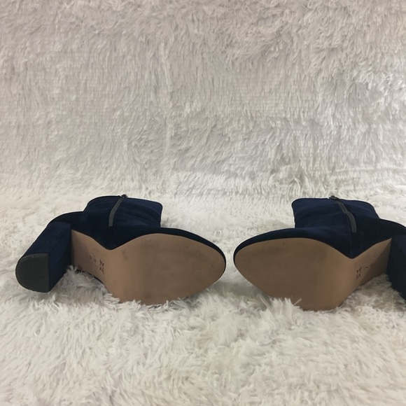 BCBGeneration BLUE VELVET WOMEN ANKLE BOOTS. SIZE- 7 B - Picture 4 of 7